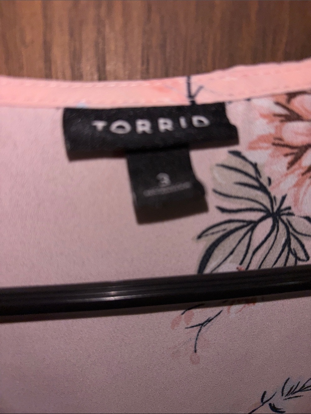 torrid Blush Pink Floral V-Neck Ruffle Sleeve Tunic - Picture 2 of 8